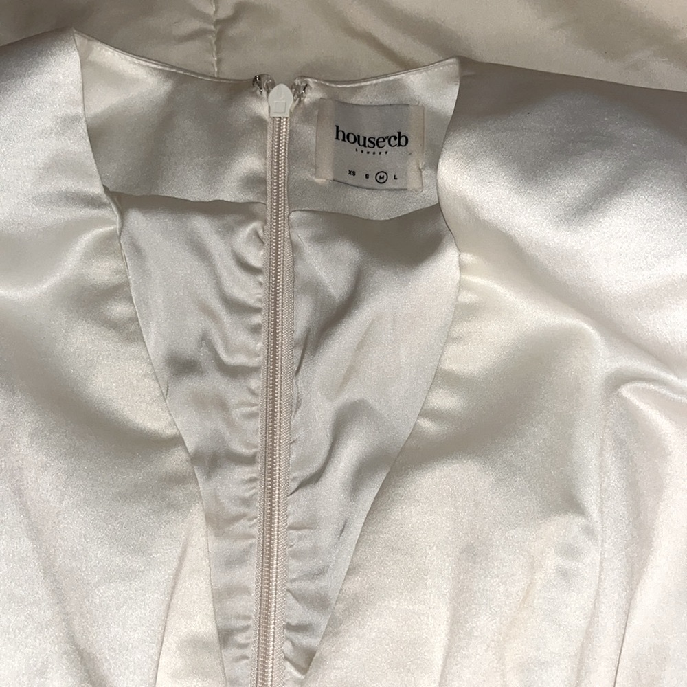 House of CB 'loana' Ivory Draped Satin Dress.
Size medium. - Picture 8 of 11